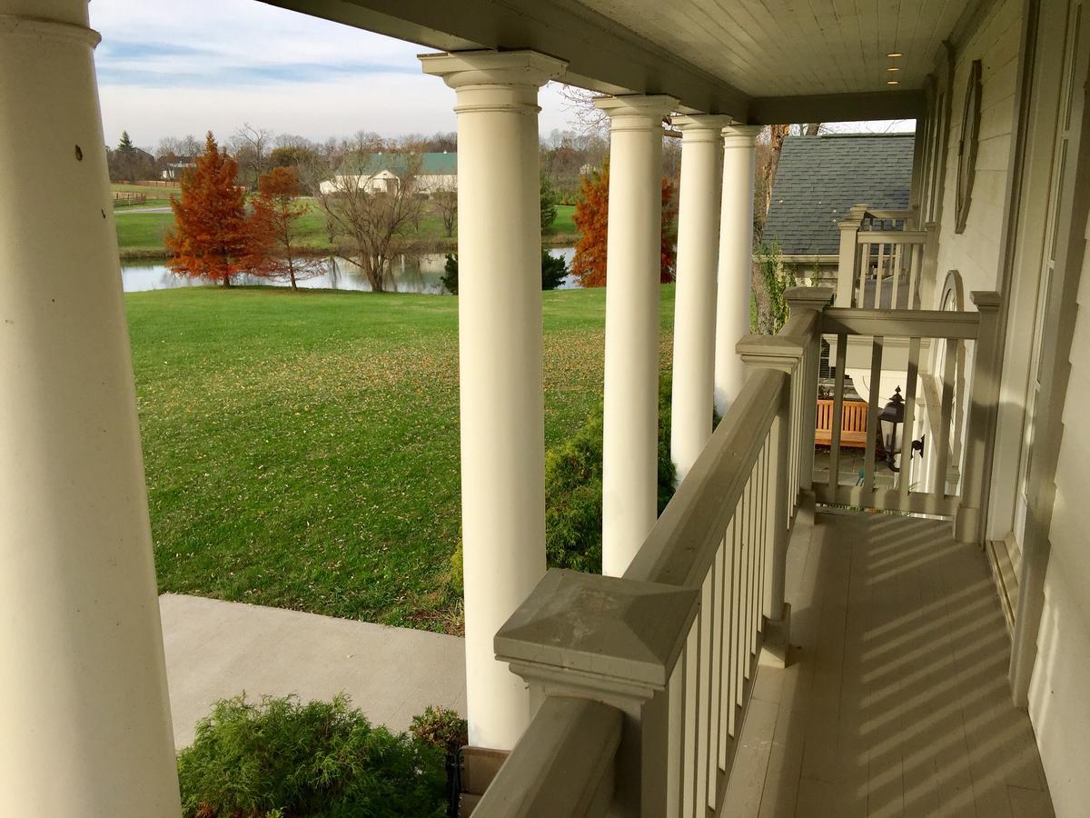 The B & B At Queenslake Midway Exterior photo