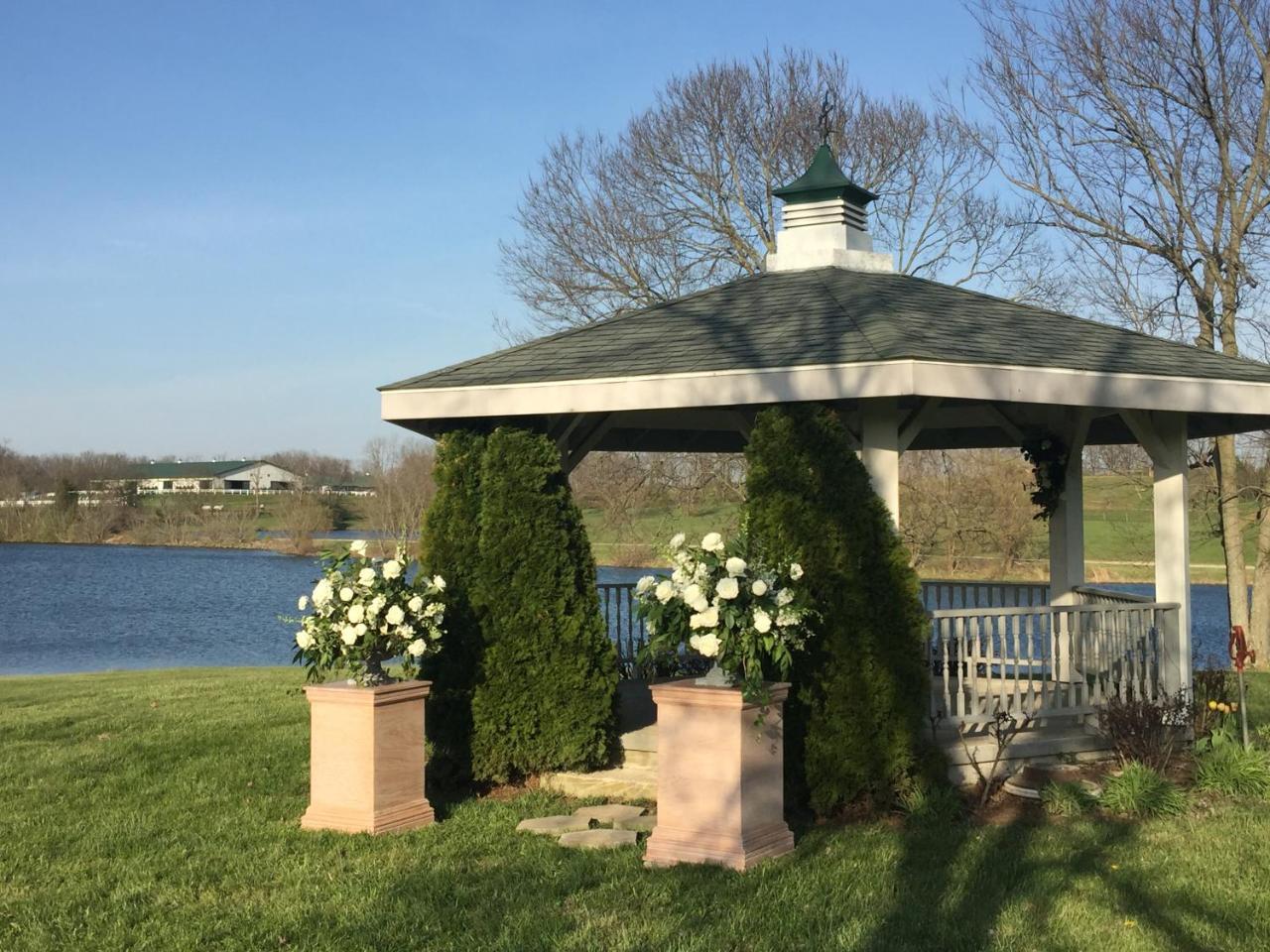 The B & B At Queenslake Midway Exterior photo
